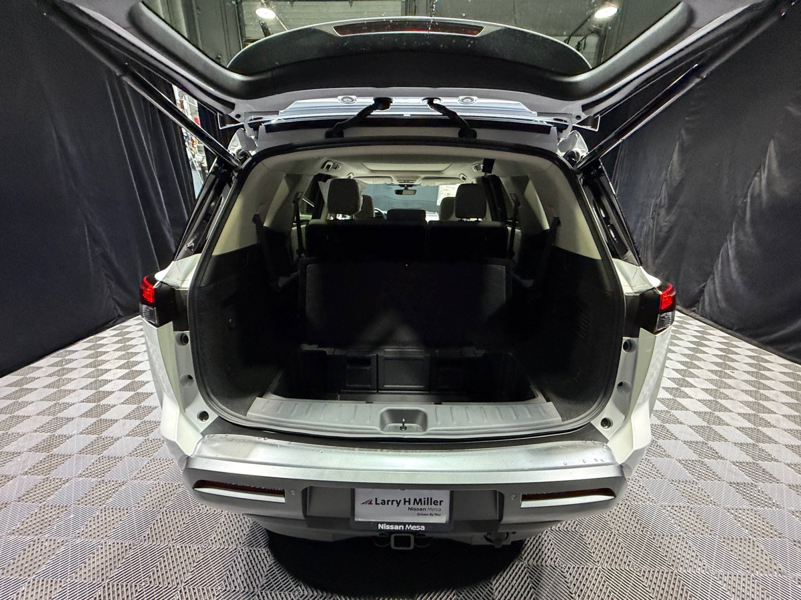 New 2026 Nissan Pathfinder SL FWD image 34