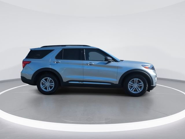 Used 2023 Ford Explorer XLT RWD image 9