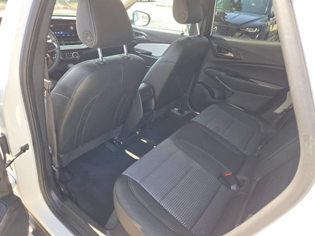 Used 2025 Chevrolet Trax LT w/ LT Convenience Package FWD image 28