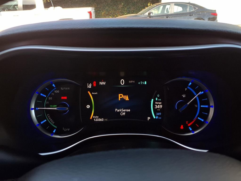 Used 2020 Chrysler Pacifica Limited image 12