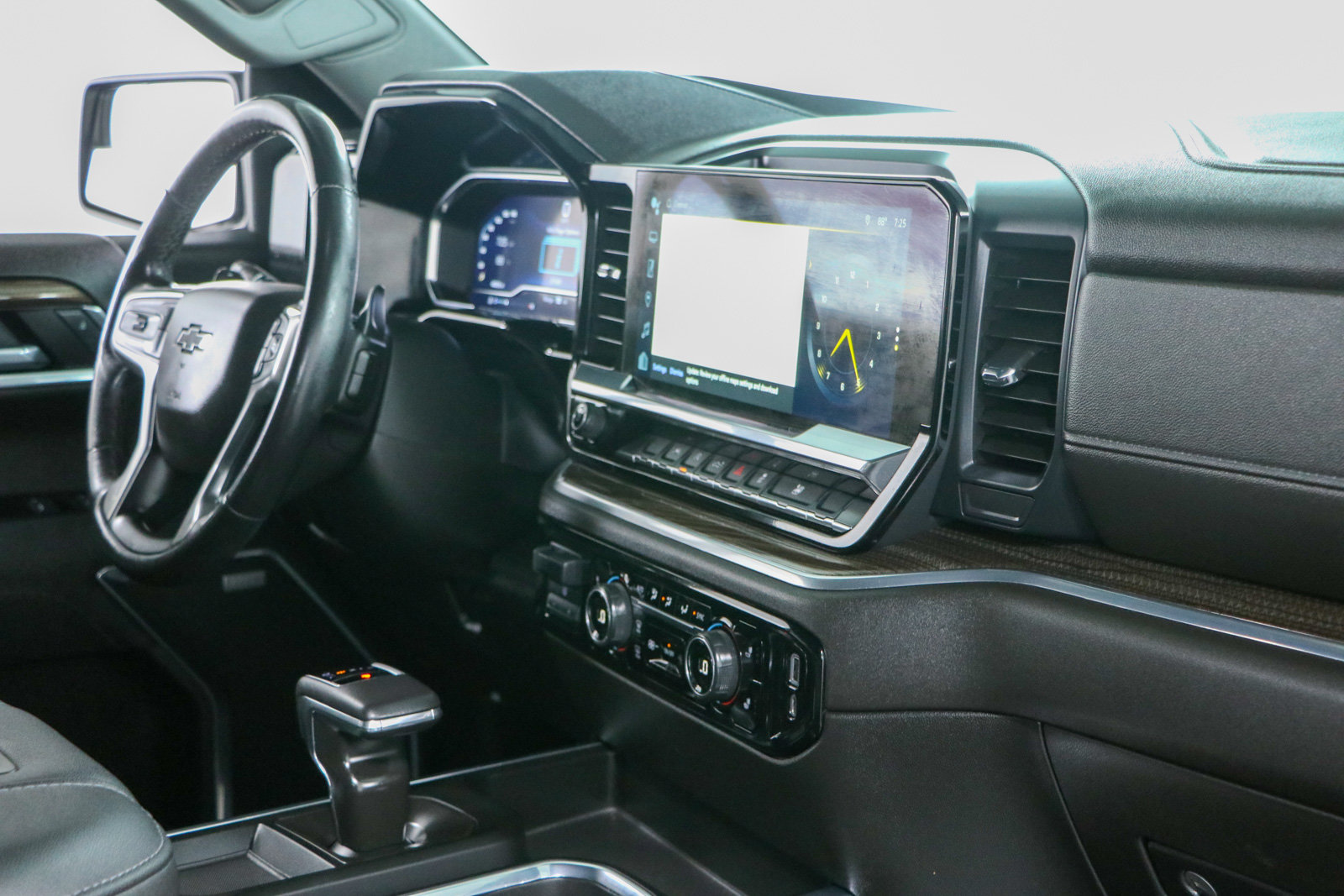 Used 2022 Chevrolet Silverado 1500 RST w/ Redline Edition AWD/4WD image 29