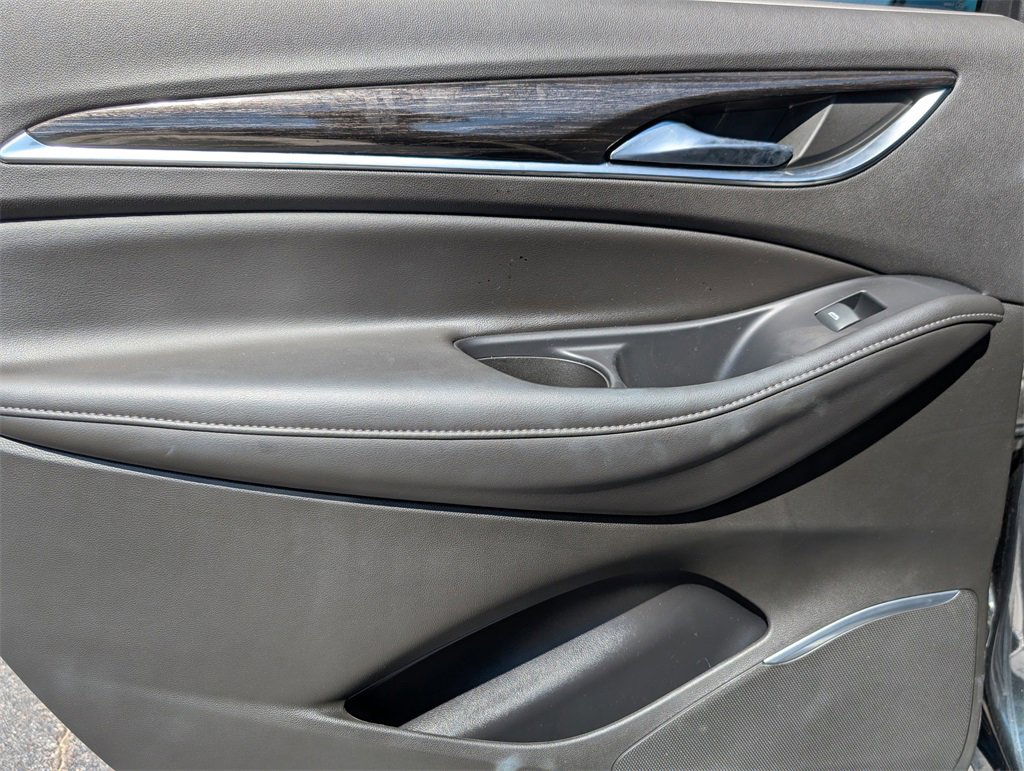 Used 2021 Buick Enclave Avenir w/ Avenir Technology Package image 24