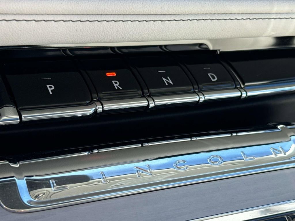 Used 2025 Lincoln Aviator Reserve image 30