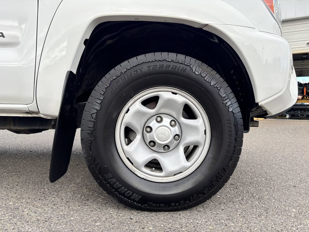 Used 2014 Toyota Tacoma PreRunner w/ SR5 Package RWD image 9