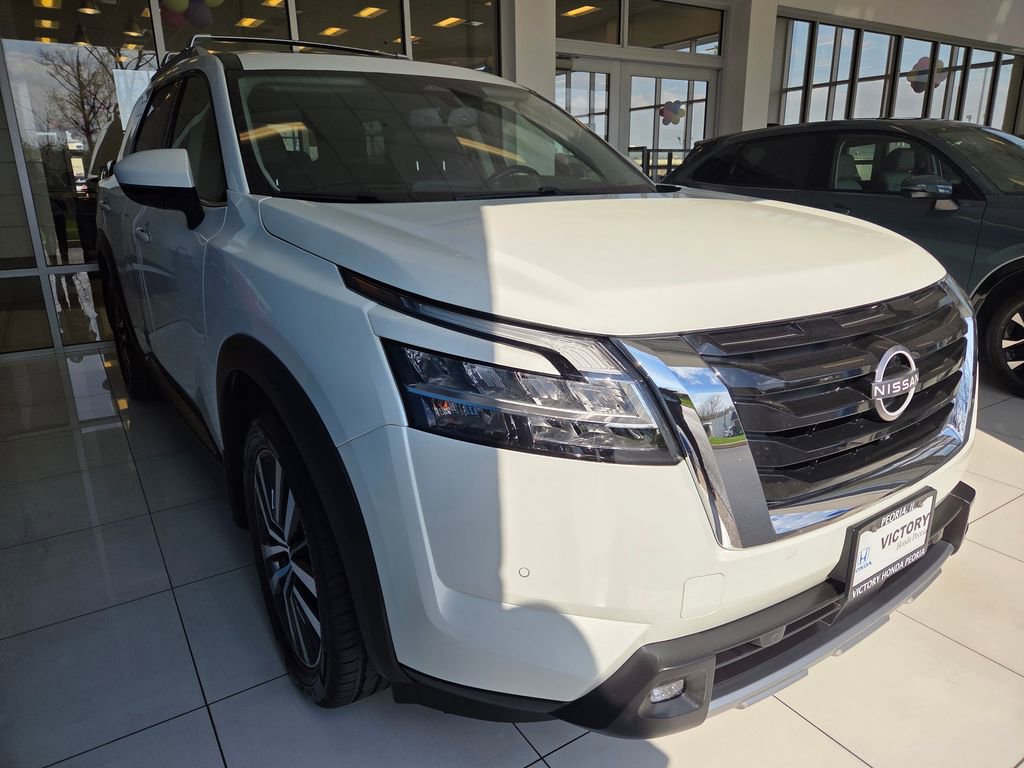 Used 2022 Nissan Pathfinder Platinum w/ Cargo Package image 3