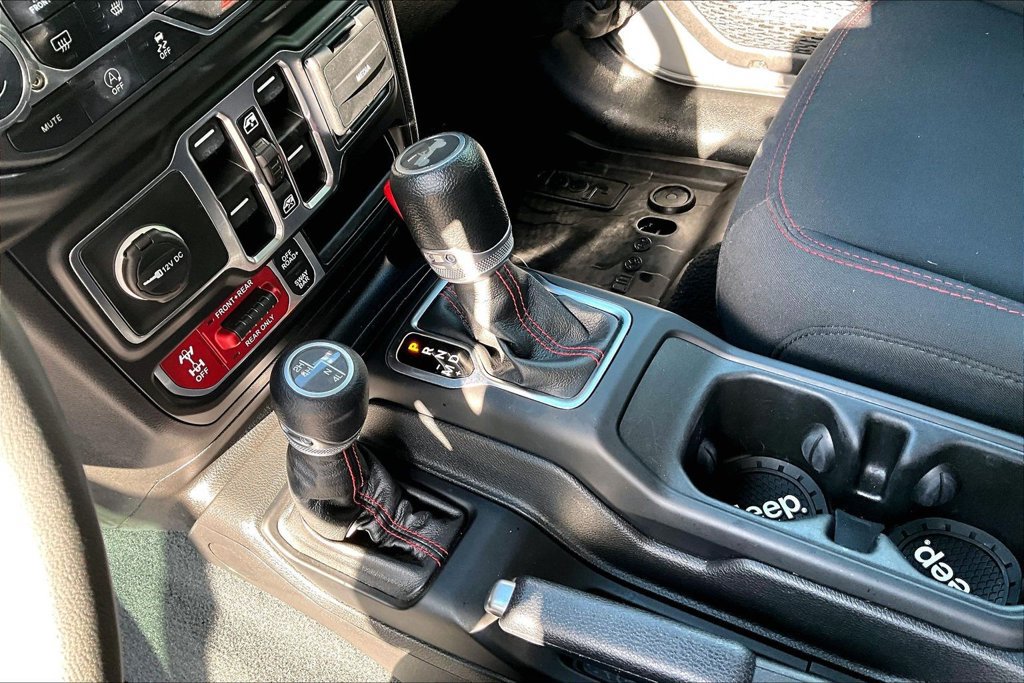 Used 2023 Jeep Wrangler Unlimited Rubicon w/ Cold Weather Group AWD/4WD image 16