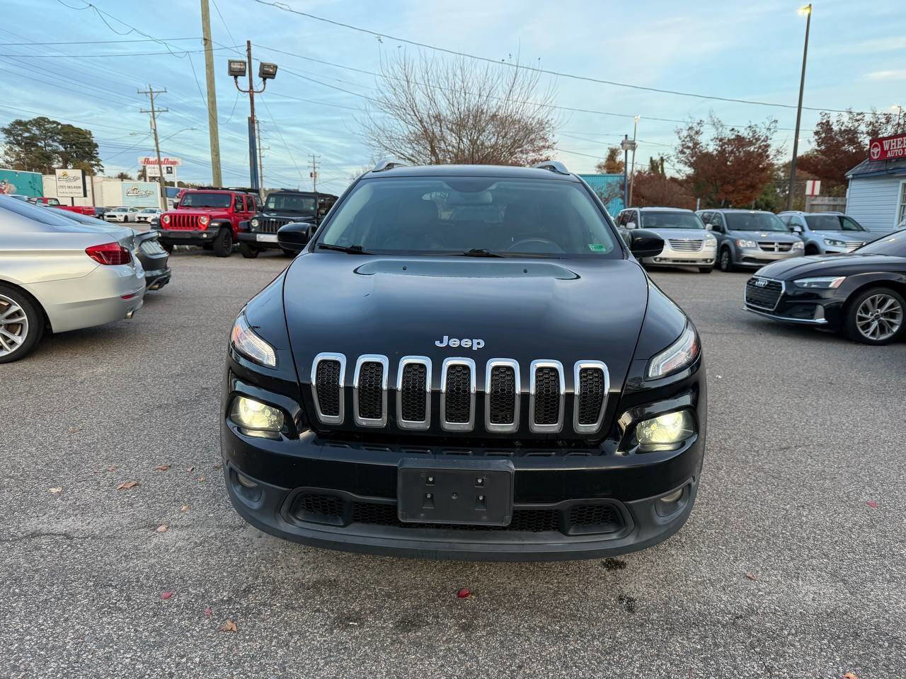 Used 2018 Jeep Cherokee Latitude Plus image 2