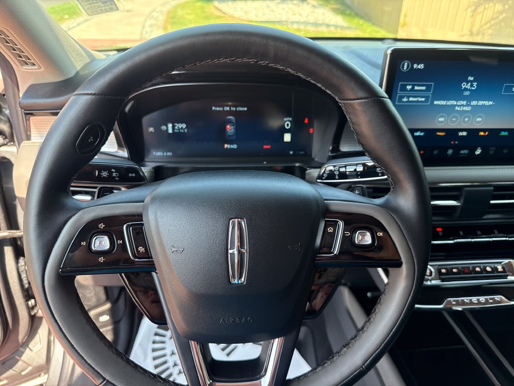 Certified 2025 Lincoln Corsair AWD w/ Equipment Group 101A image 15