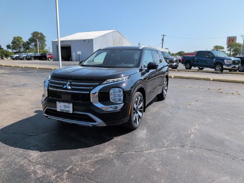 New 2026 Mitsubishi Outlander SEL FWD image 2