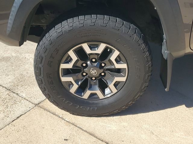 Used 2020 Toyota Tacoma TRD Off-Road w/ Technology Package AWD/4WD image 12