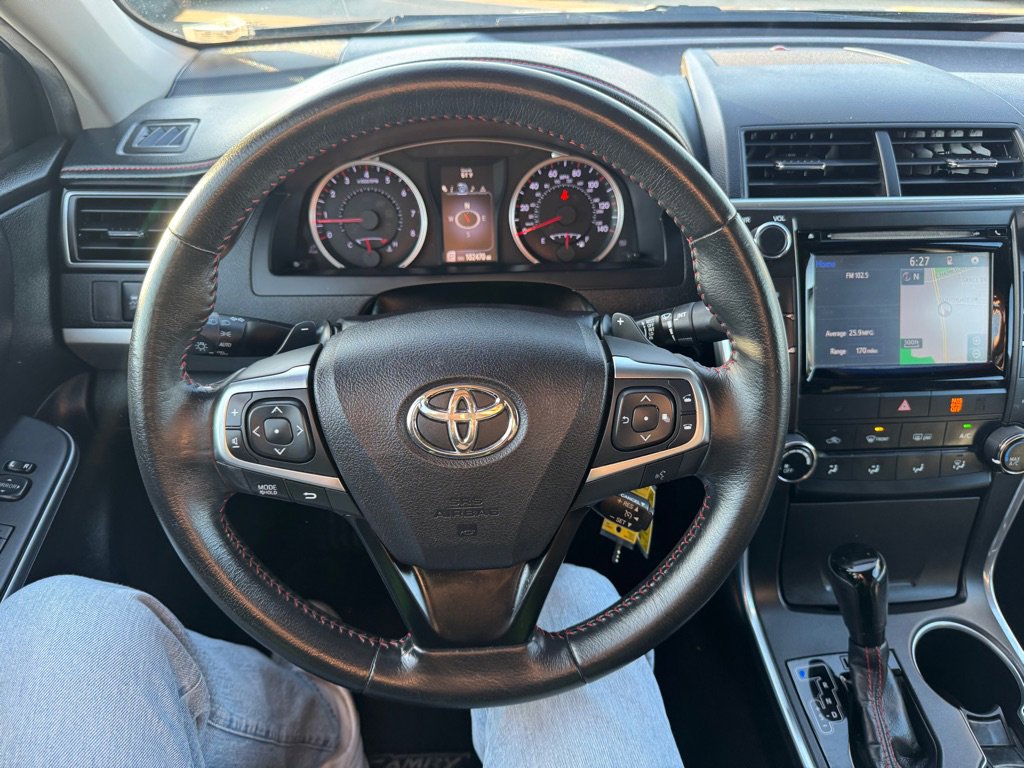 Used 2015 Toyota Camry SE w/ Moonroof Package FWD image 25