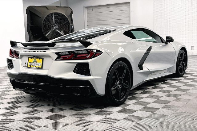 Used 2021 Chevrolet Corvette Stingray Preferred Cpe w/ Battery Protection Package RWD image 13