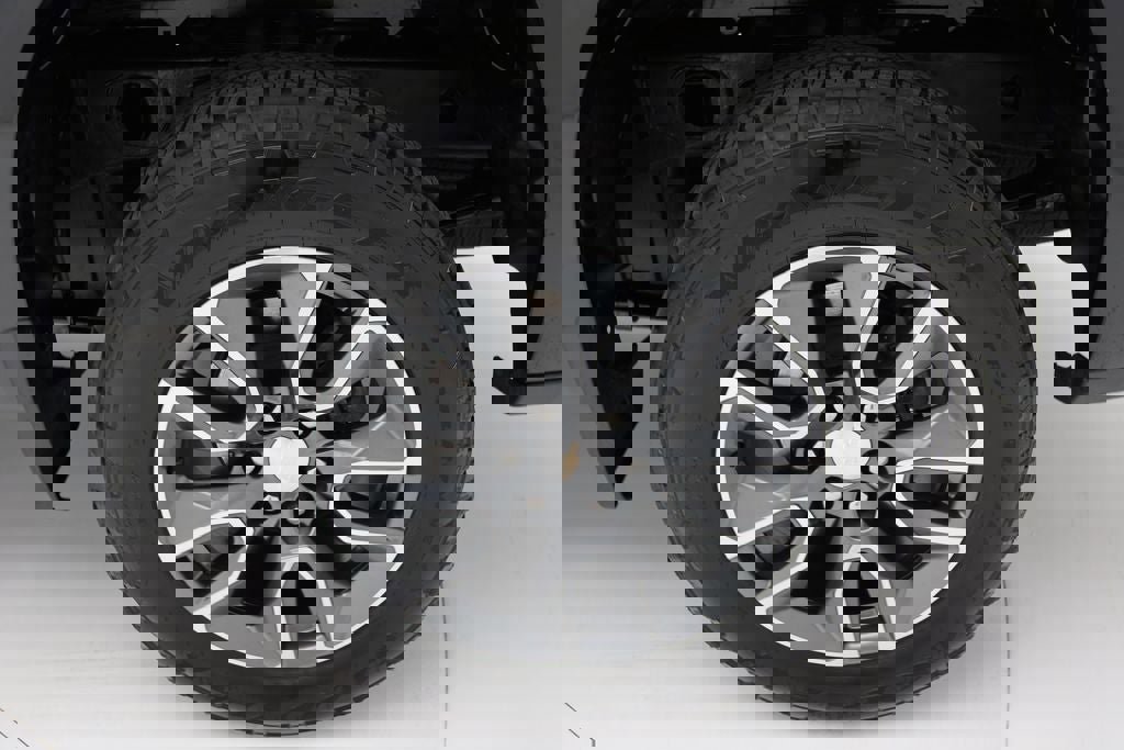 Used 2024 Chevrolet Silverado 1500 LT image 14