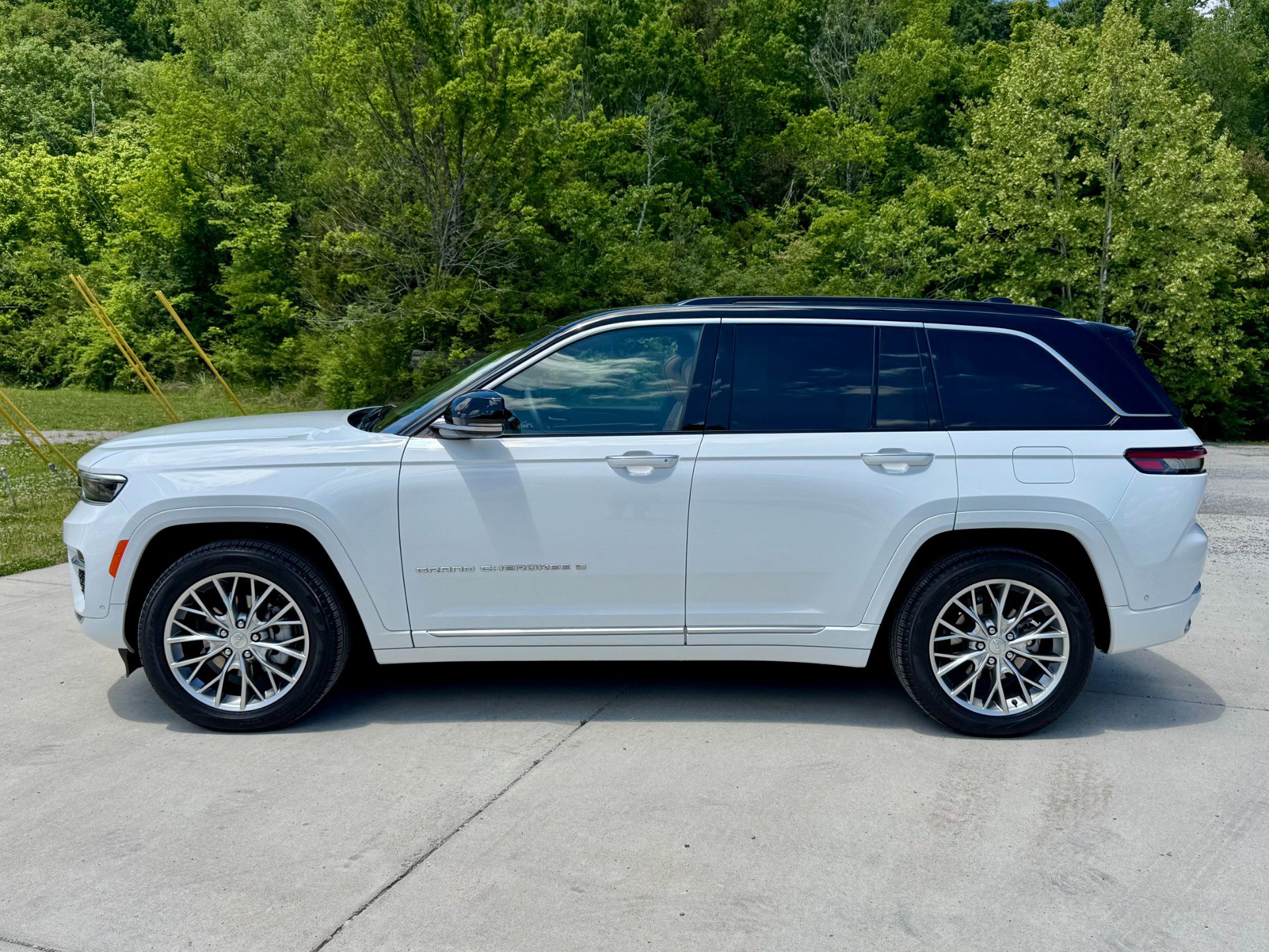 Used 2025 Jeep Grand Cherokee Summit AWD/4WD image 8