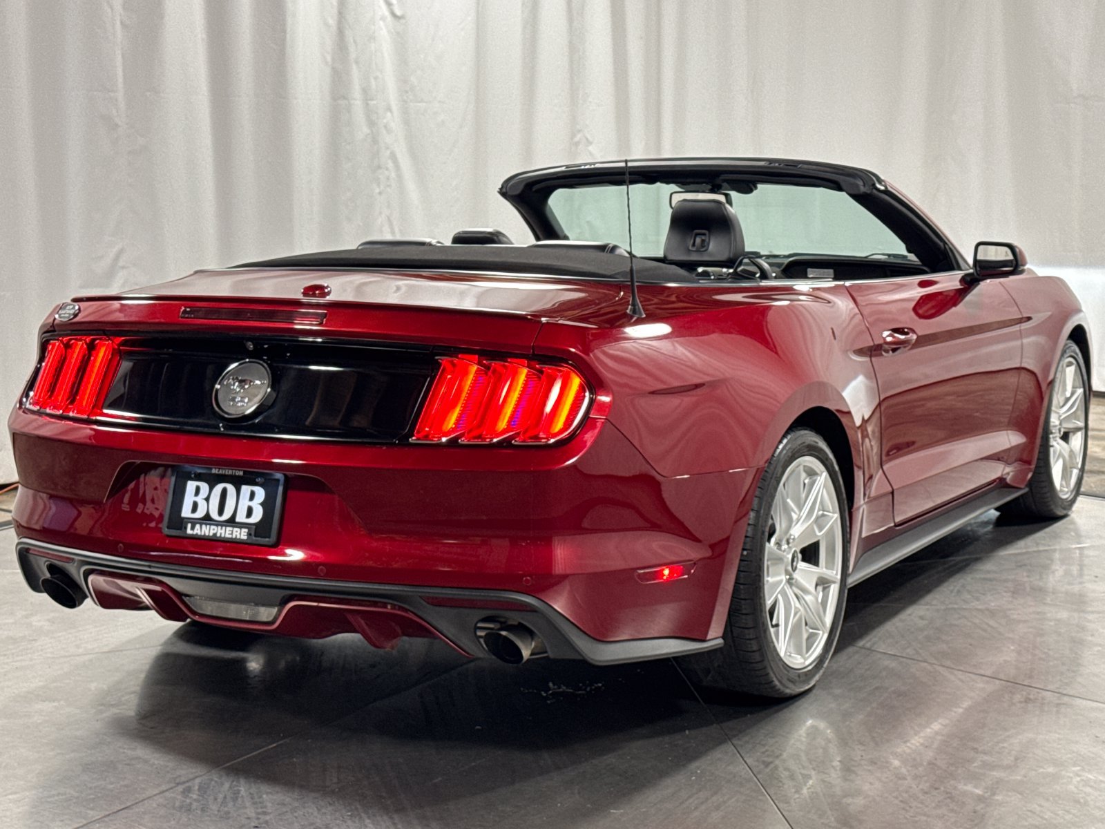 Used 2015 Ford Mustang Convertible RWD image 10