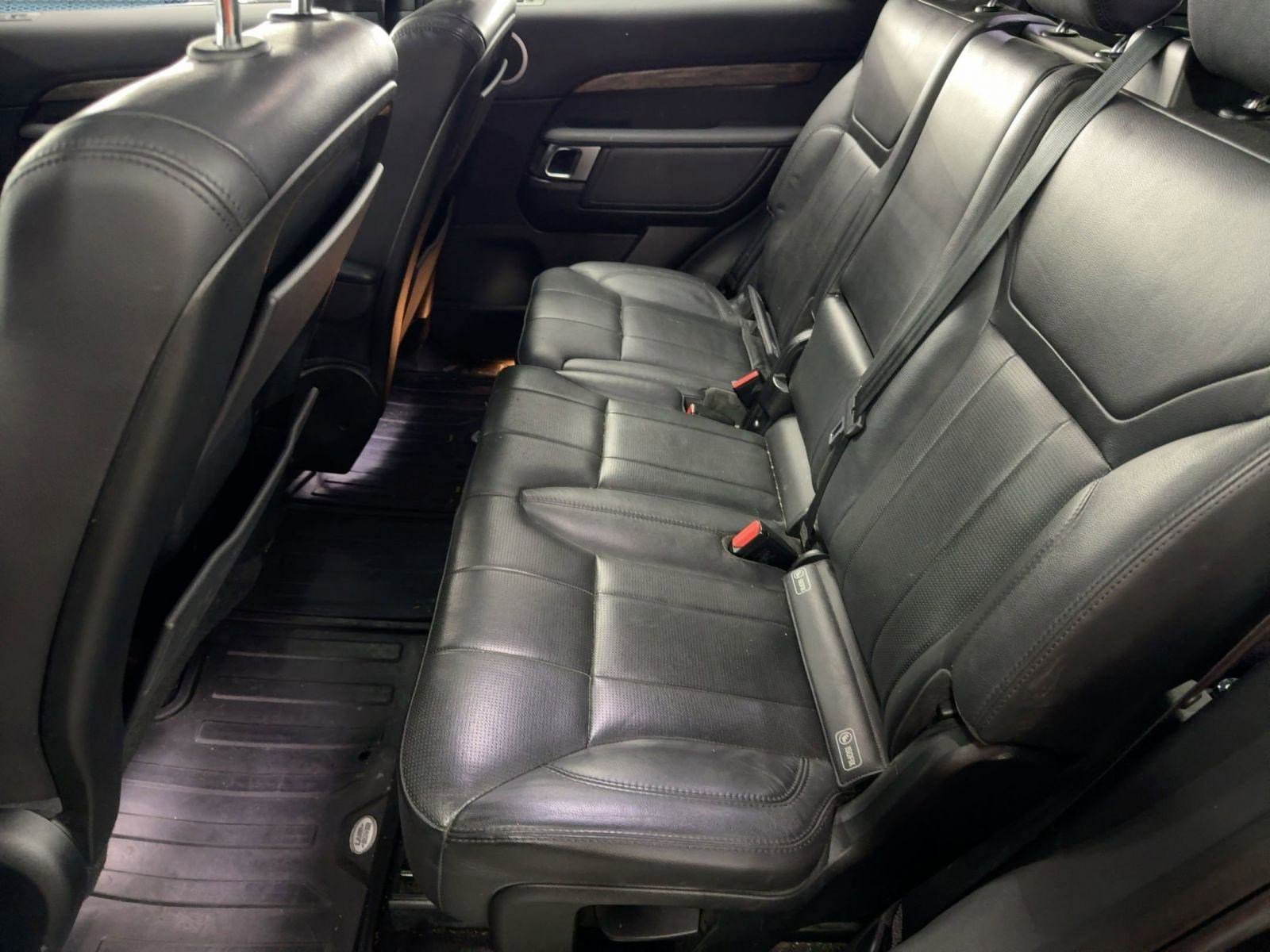 Used 2017 Land Rover Discovery HSE image 15