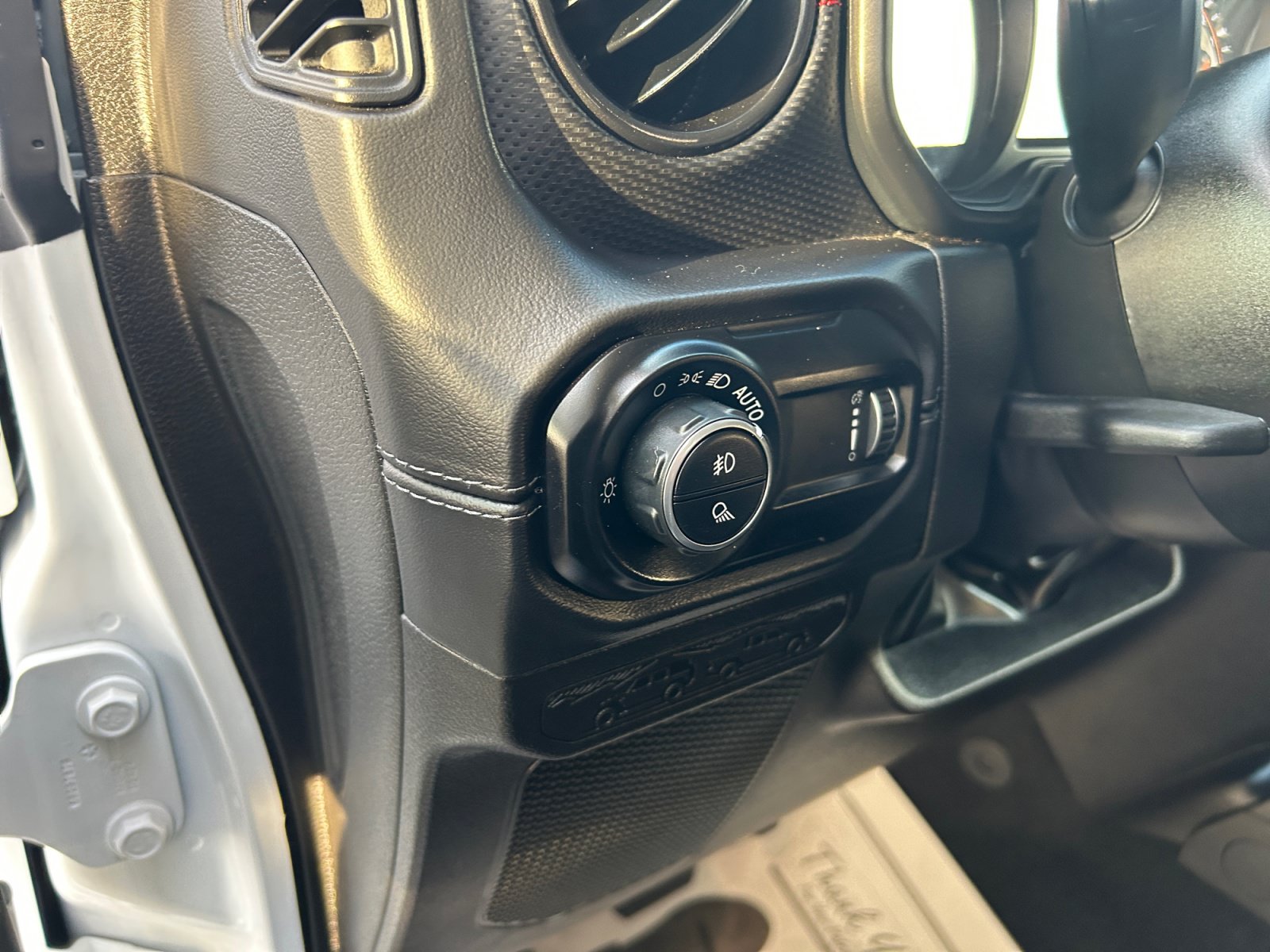 Used 2025 Jeep Gladiator Rubicon w/ Convenience Group AWD/4WD image 12