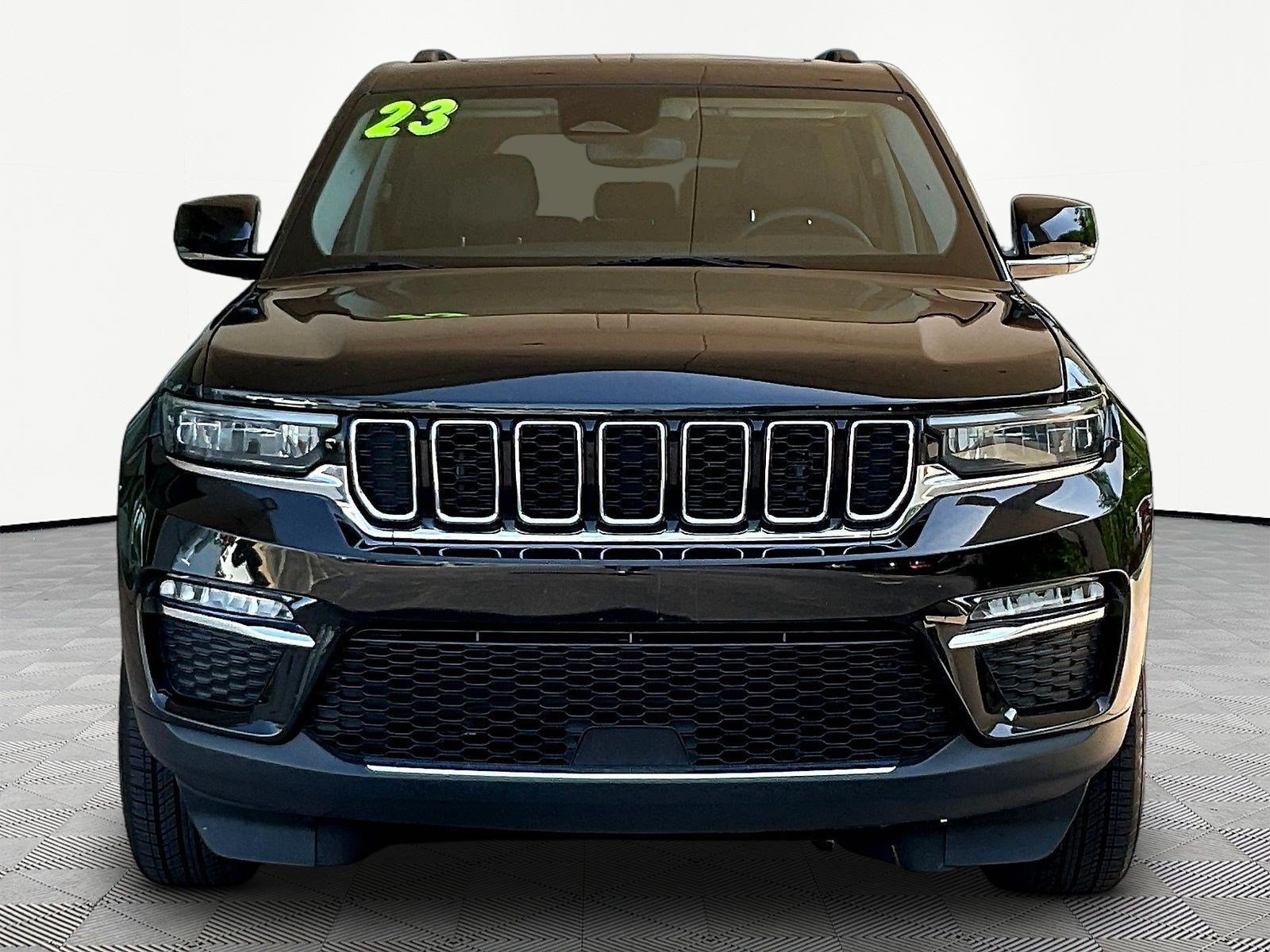 Used 2023 Jeep Grand Cherokee Limited AWD/4WD image 2