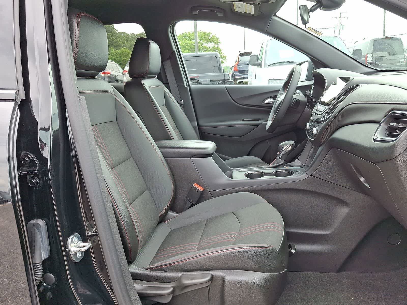 Used 2024 Chevrolet Equinox RS FWD image 32