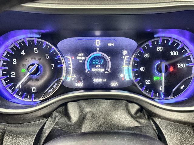 Used 2024 Chrysler Pacifica Touring-L FWD image 13