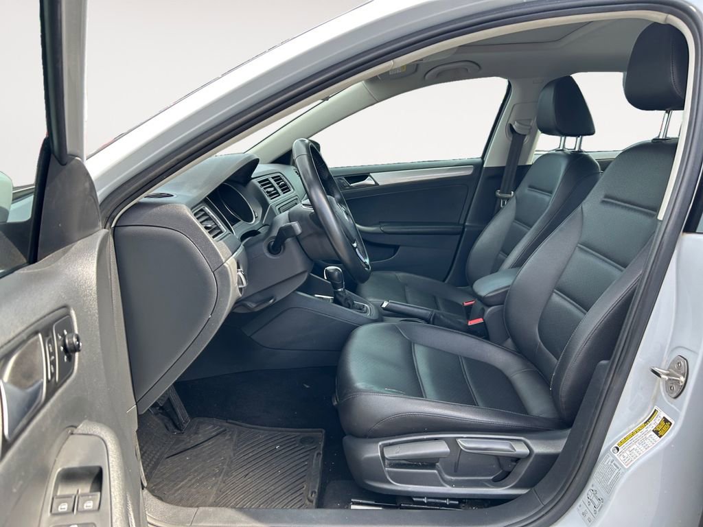 Used 2017 Volkswagen Jetta SE FWD image 6