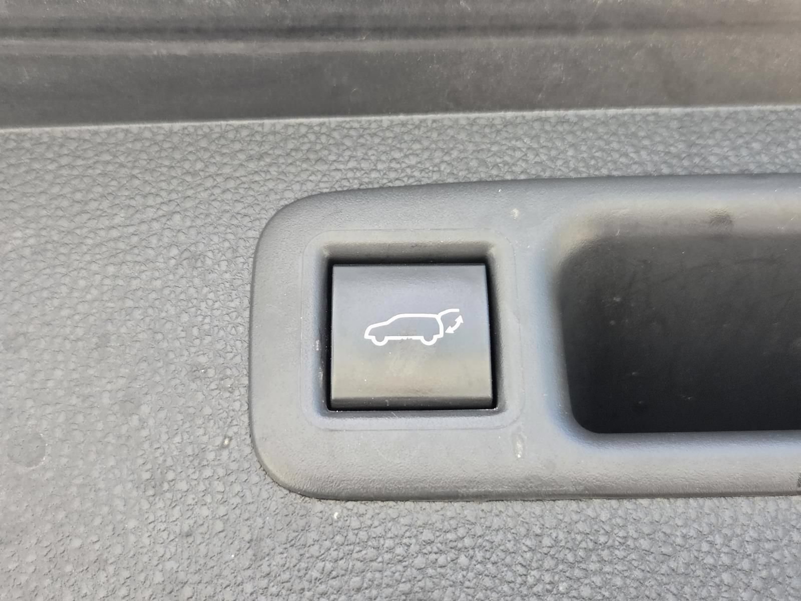 Used 2023 Toyota Highlander XSE AWD/4WD image 11