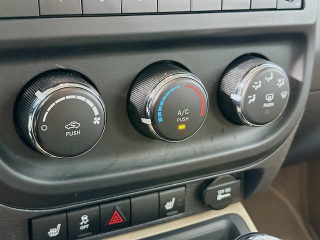Used 2014 Jeep Patriot Latitude w/ Sun/Sound Group AWD/4WD image 18
