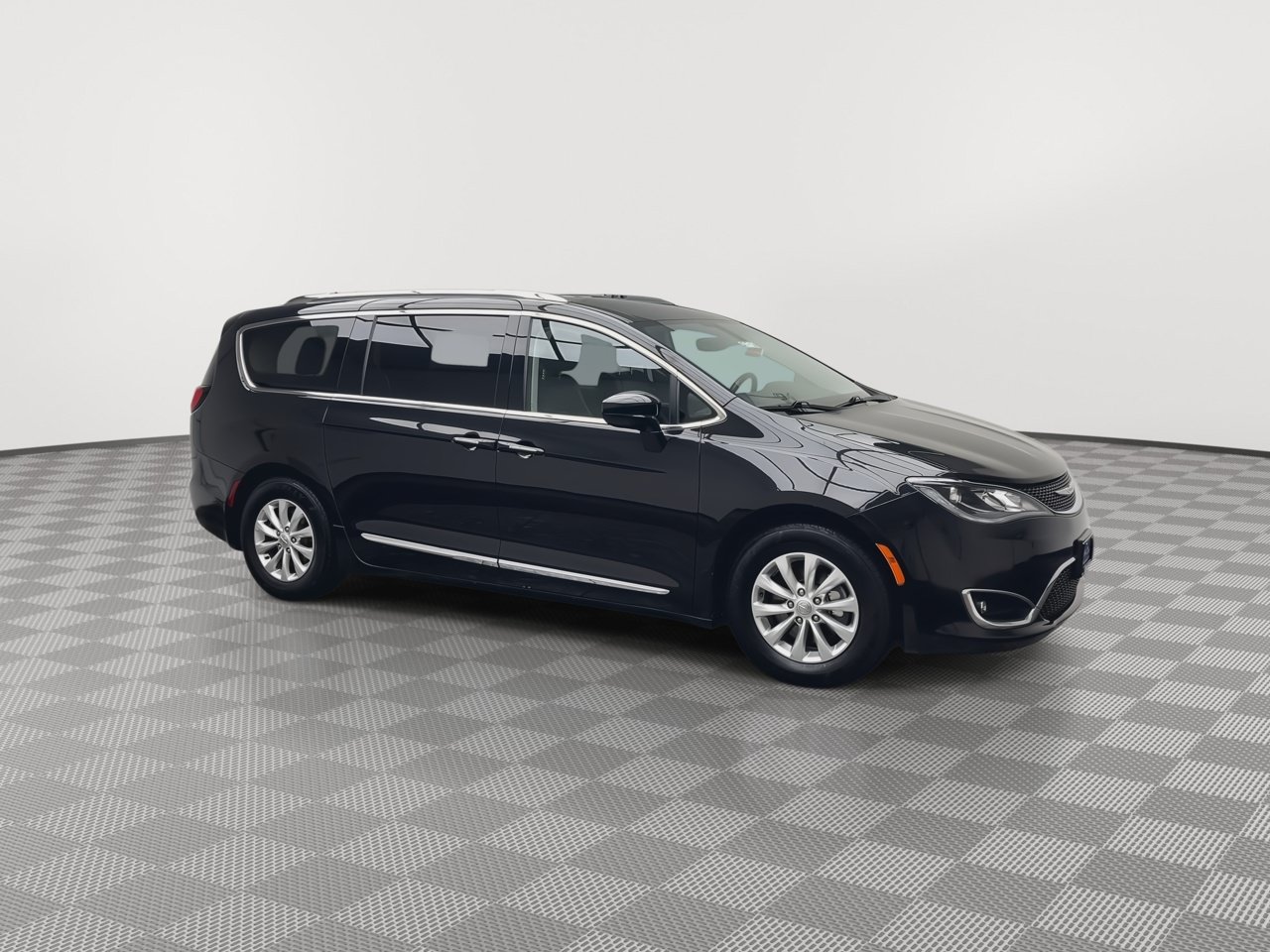 Used 2019 Chrysler Pacifica Touring-L FWD image 40