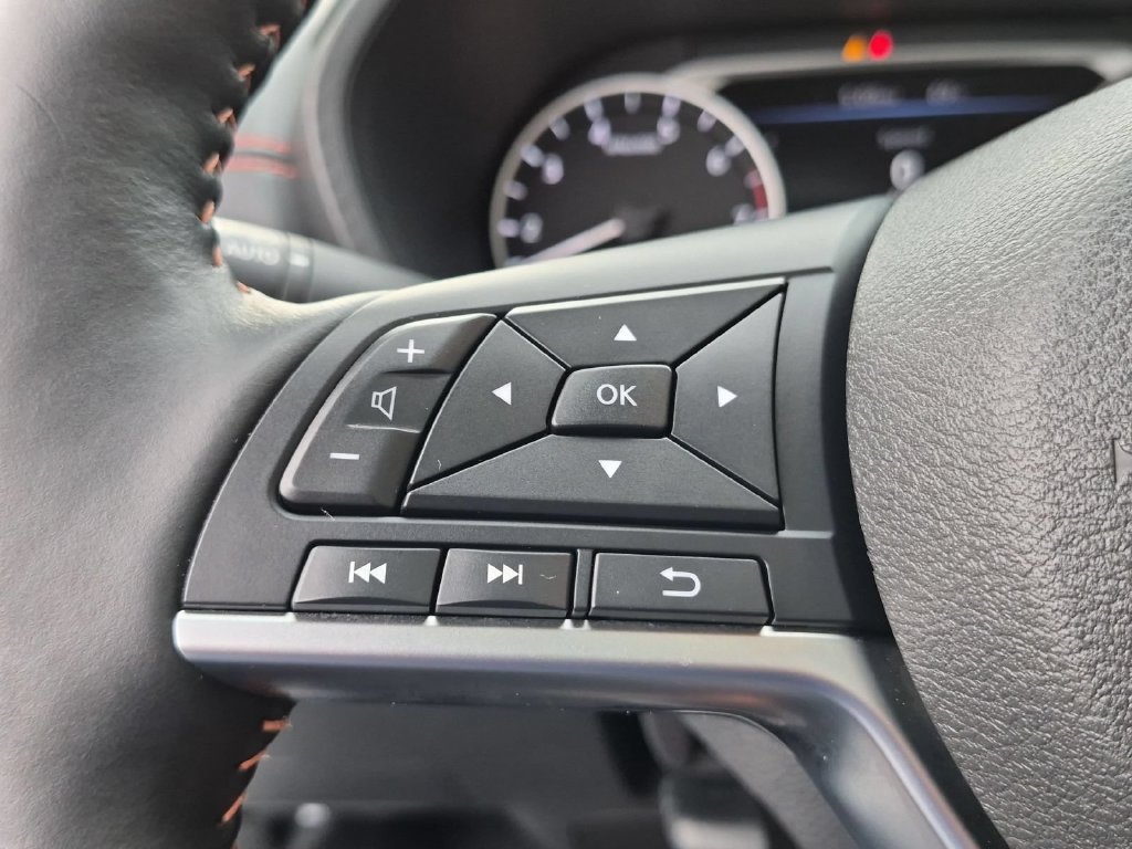 Used 2025 Nissan Sentra SR w/ SR Premium Package FWD image 19