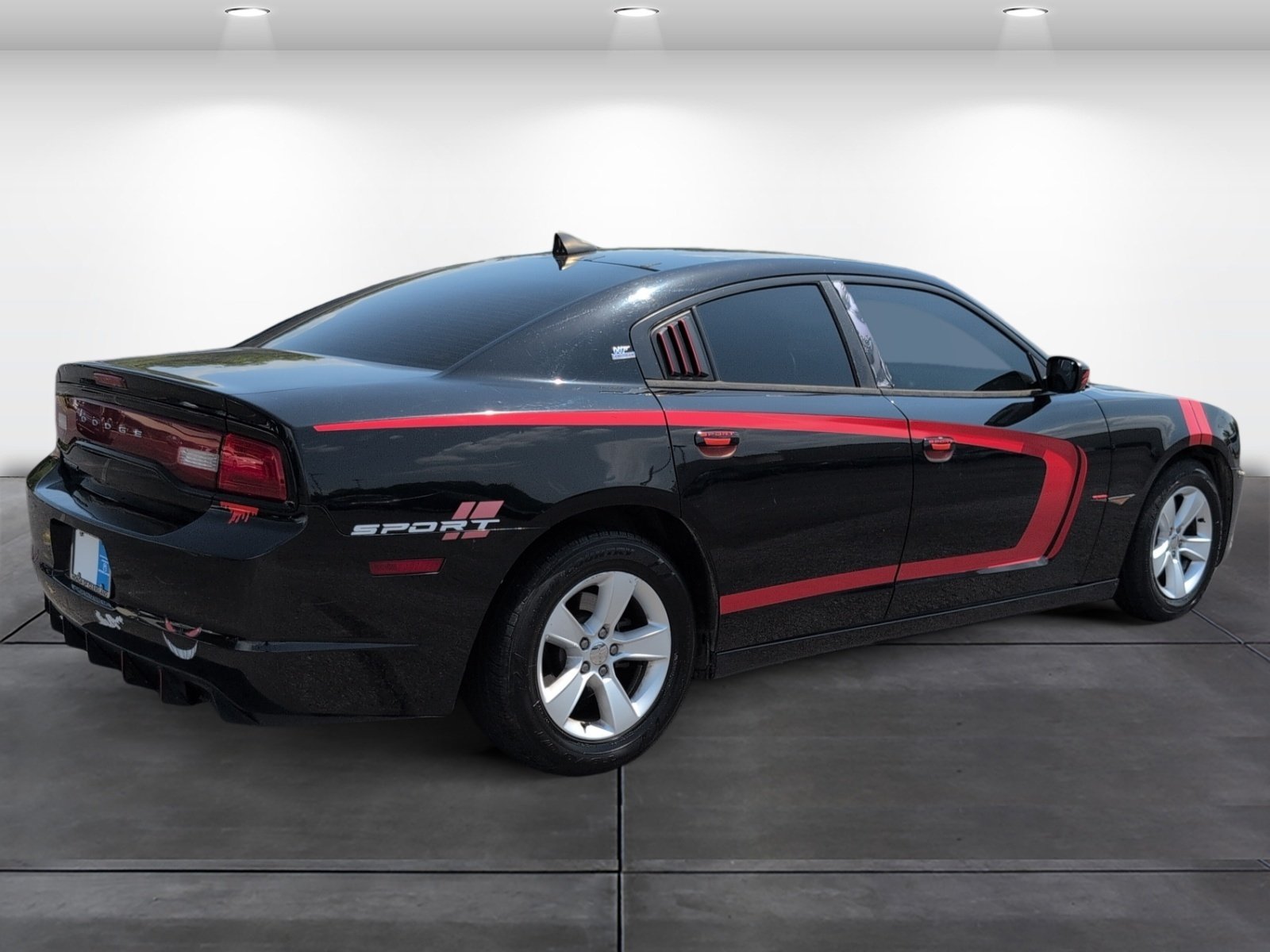 Used 2013 Dodge Charger SE RWD image 6