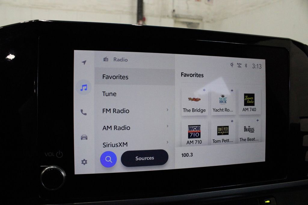 Used 2025 Toyota Camry SE image 31