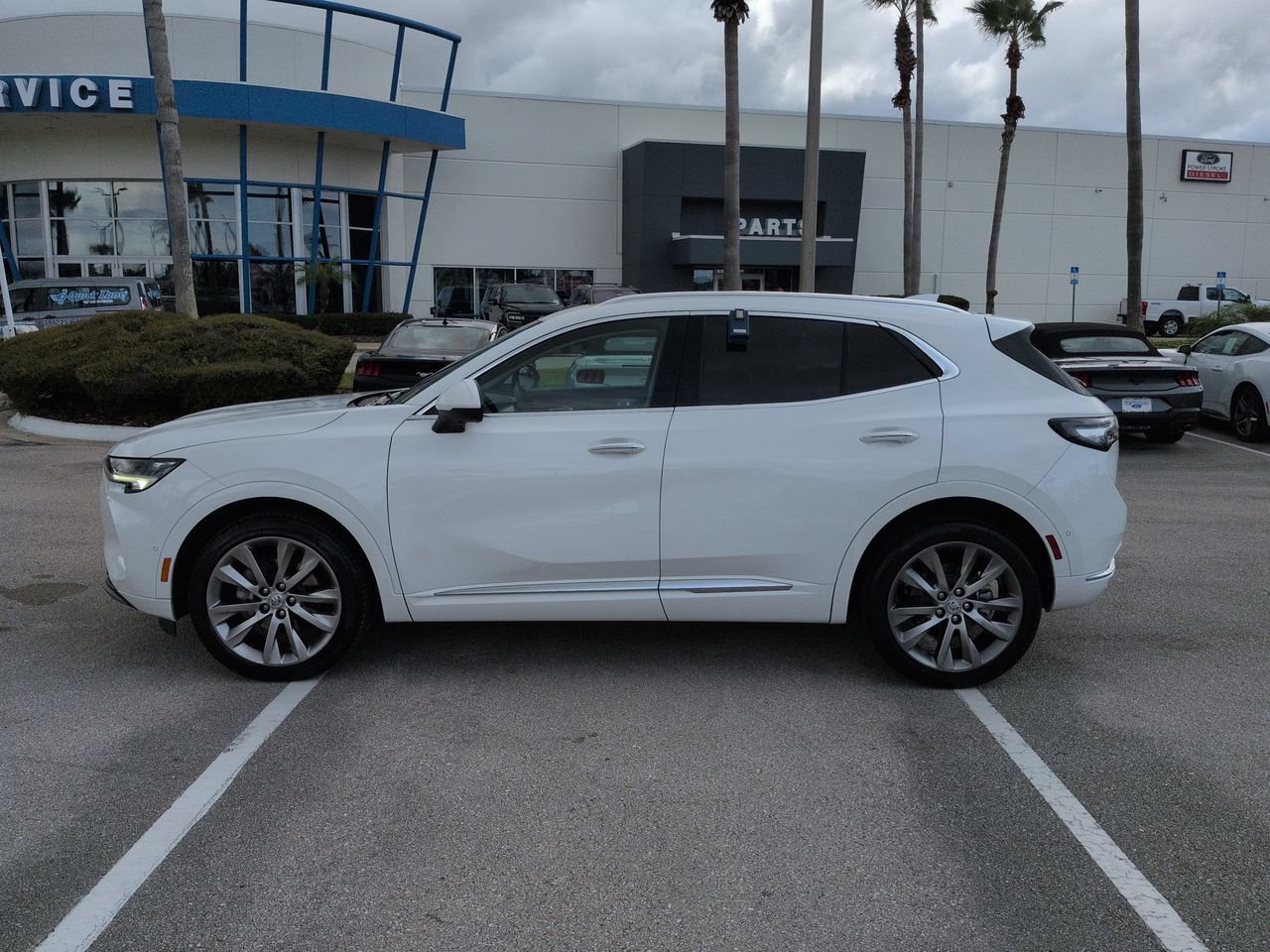 Used 2022 Buick Envision Avenir w/ Technology Package II AWD/4WD image 7