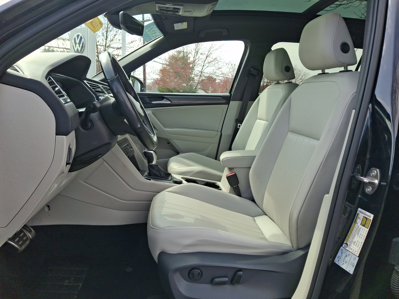 Certified 2022 Volkswagen Tiguan SE R-Line image 14