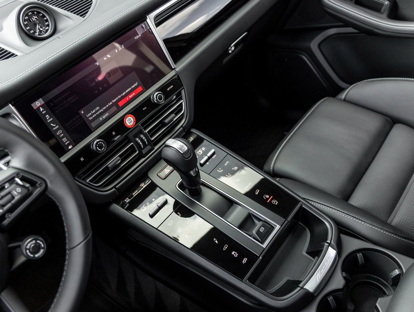 New 2026 Porsche Macan Turbo image 33