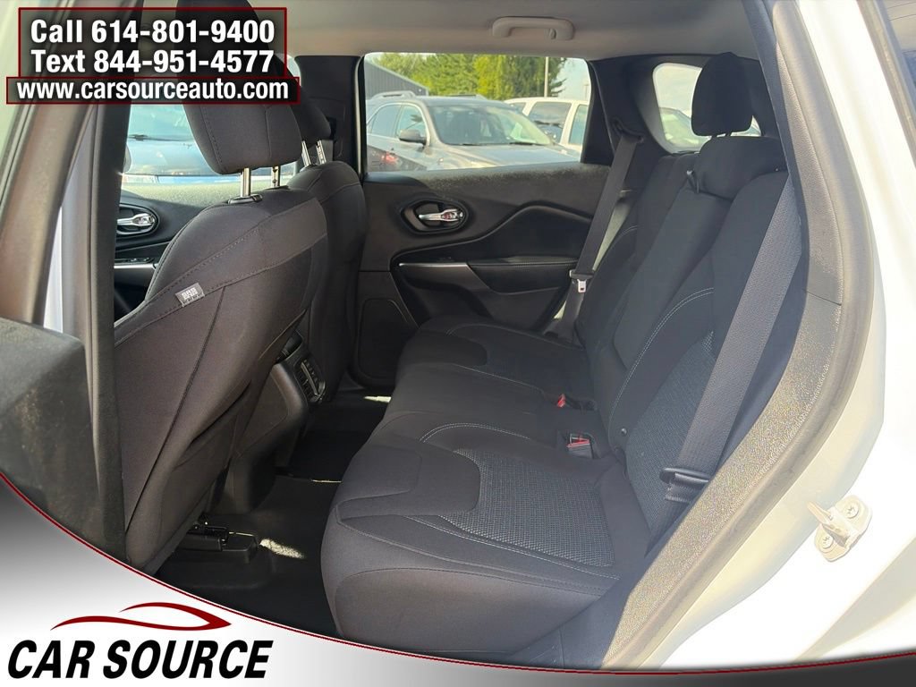 Used 2019 Jeep Cherokee Latitude w/ Popular Appearance Group AWD/4WD image 23