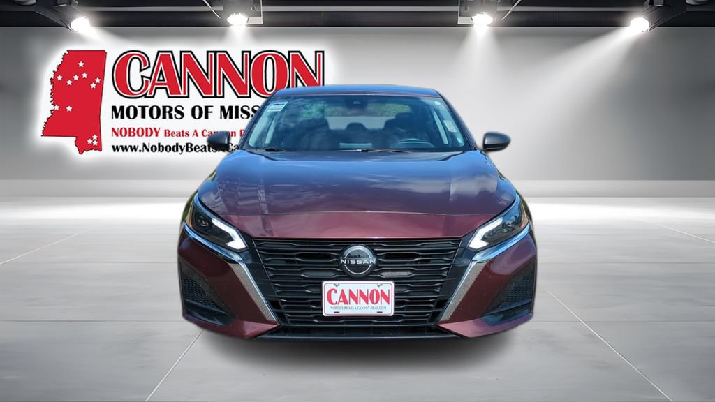 Used 2024 Nissan Altima 2.5 SV FWD image 2