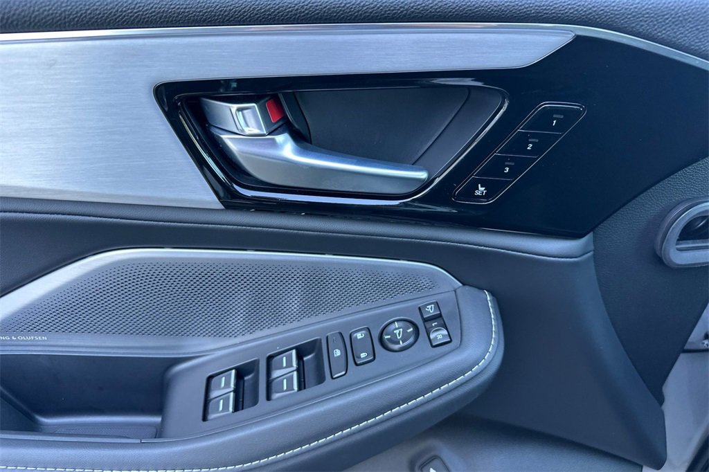 Certified 2025 Acura MDX w/ Technology Package image 12