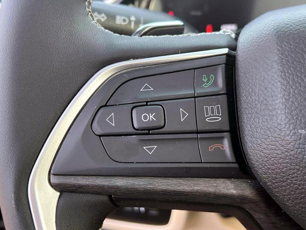 Used 2023 Jeep Grand Cherokee 4WD 4xe w/ Luxury Tech Group II image 21