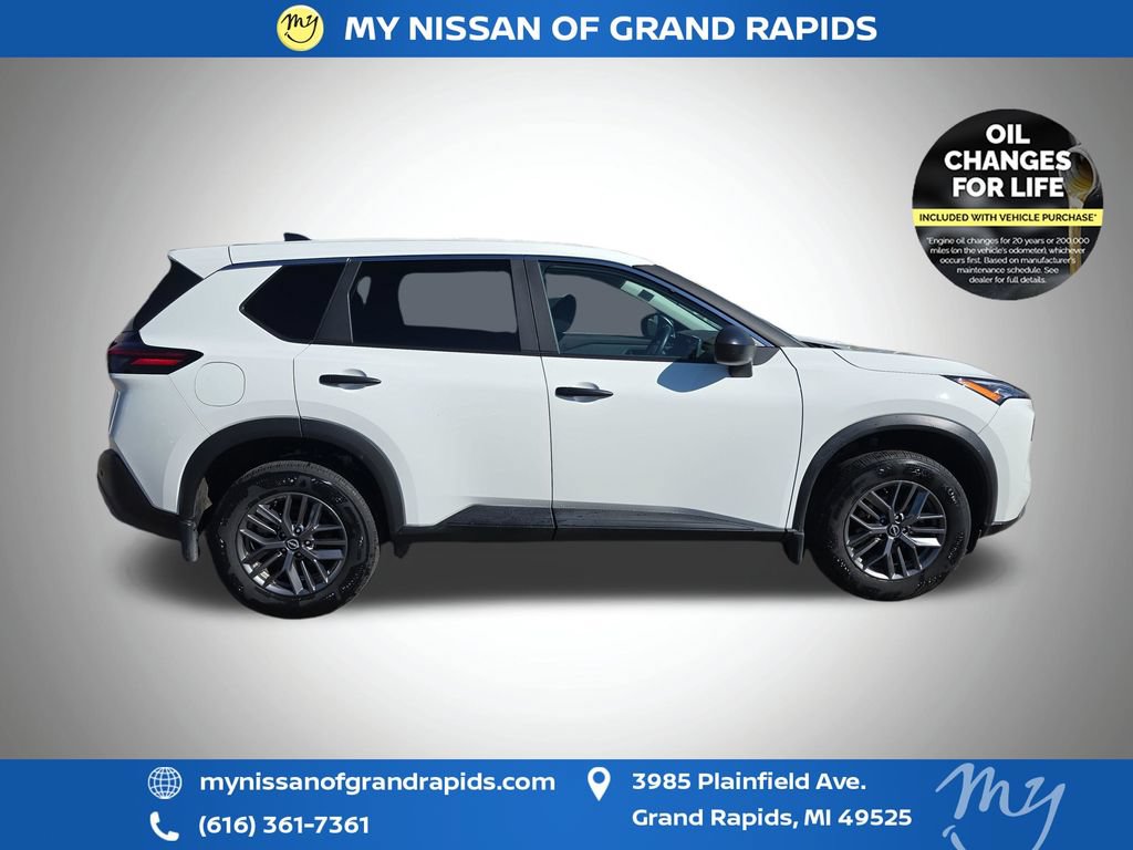 Used 2023 Nissan Rogue S AWD/4WD image 9