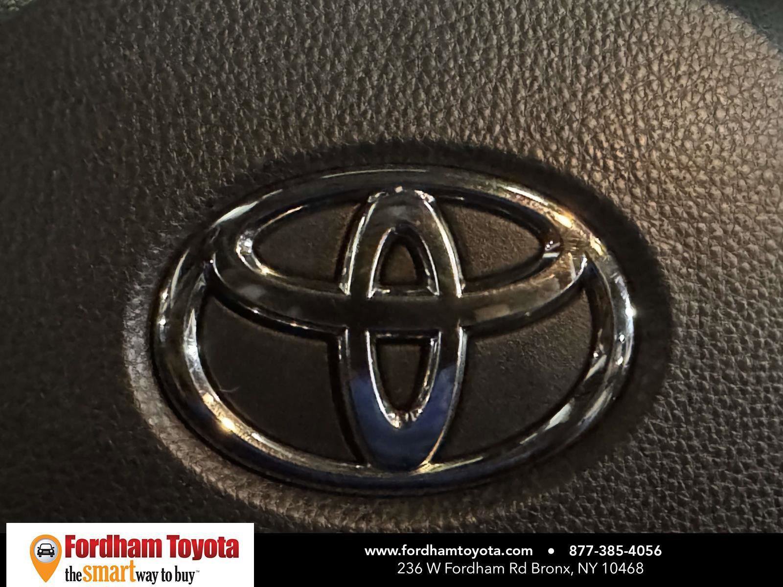 Used 2021 Toyota RAV4 XLE Premium image 32