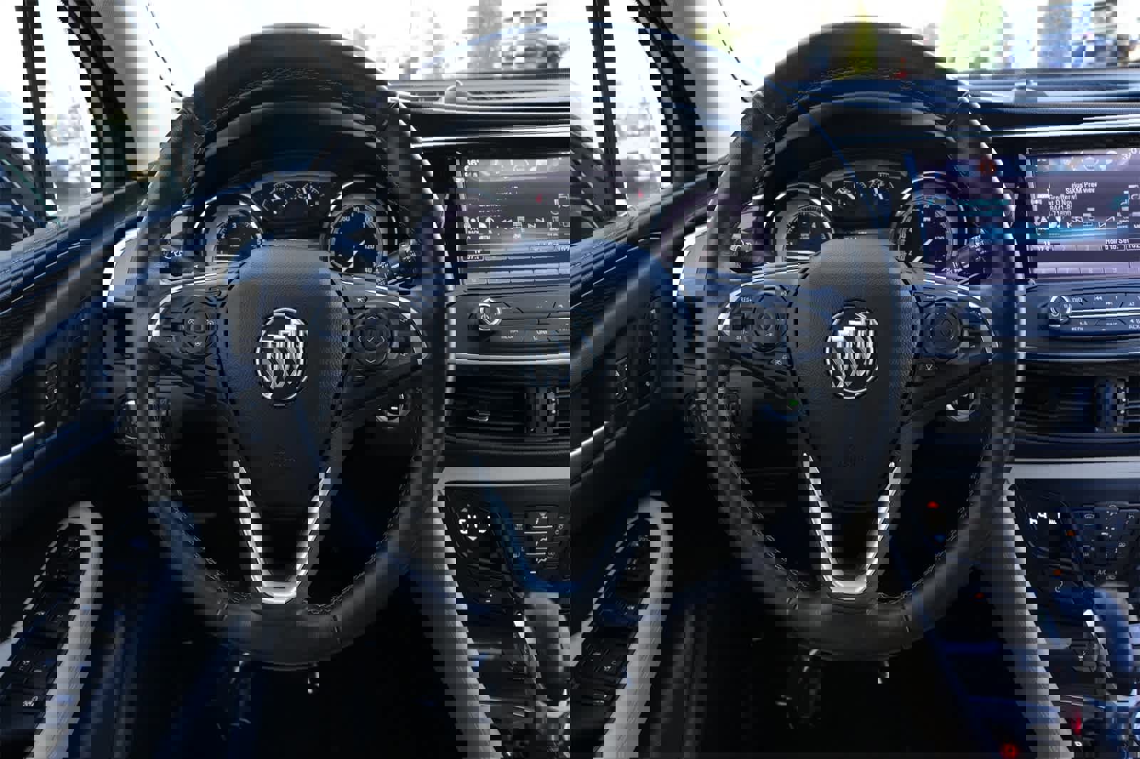 Used 2020 Buick Envision Essence image 11