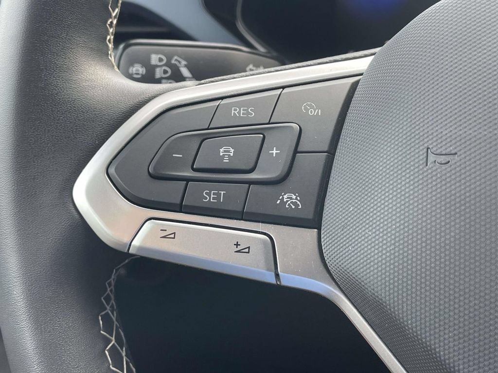 Certified 2023 Volkswagen Taos SE FWD image 25