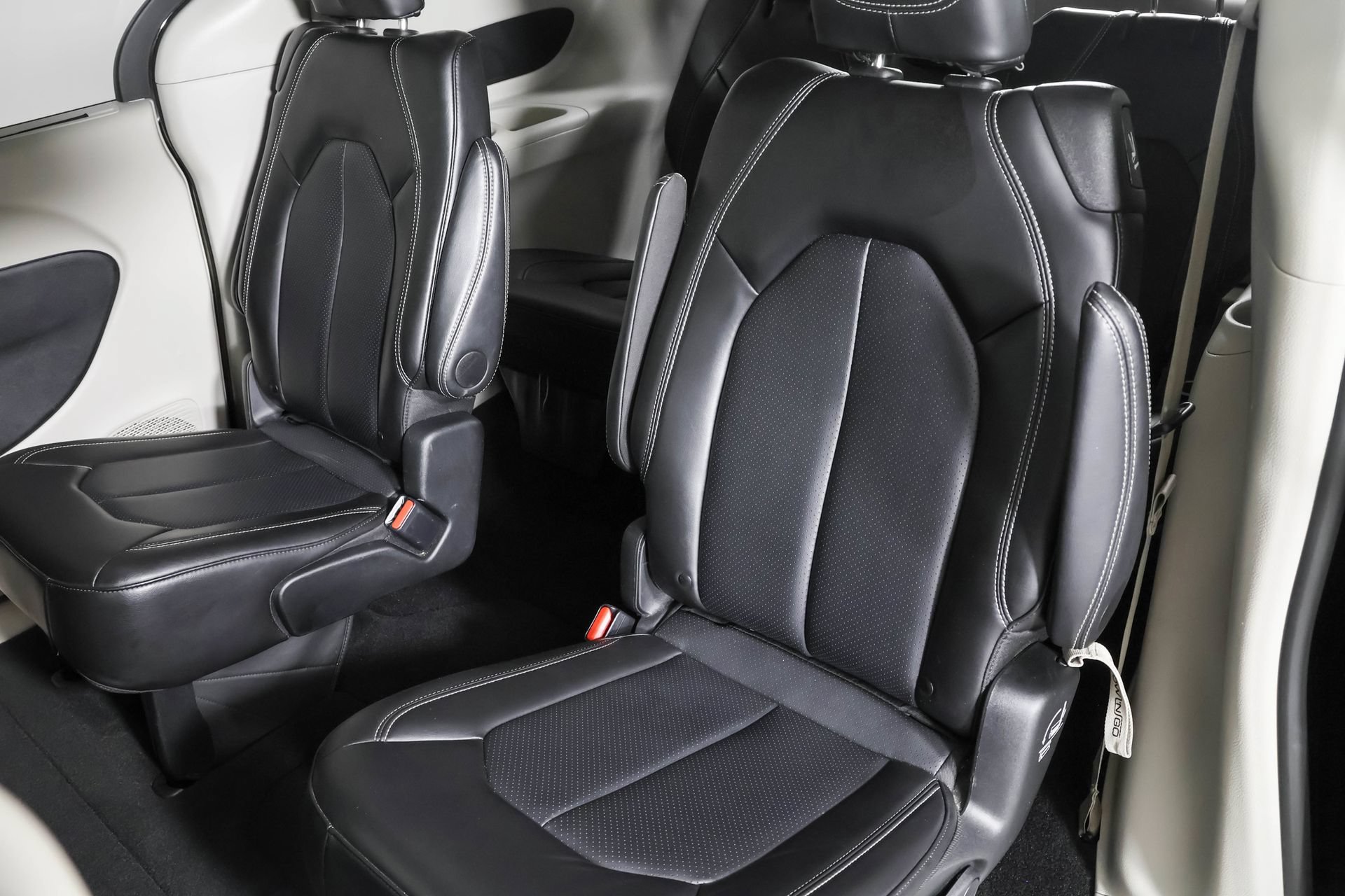 Used 2024 Chrysler Pacifica Touring-L FWD image 36