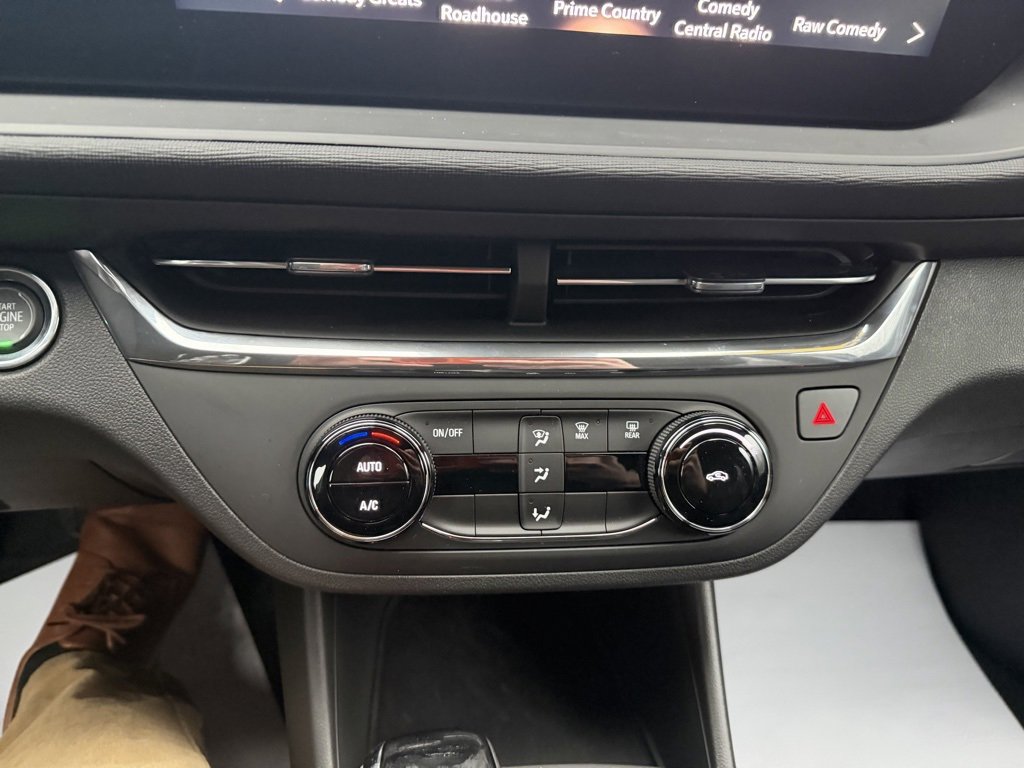 Used 2025 Buick Envista Preferred image 25