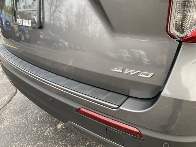 Certified 2022 Ford Explorer XLT w/ Equipment Group 202A image 31