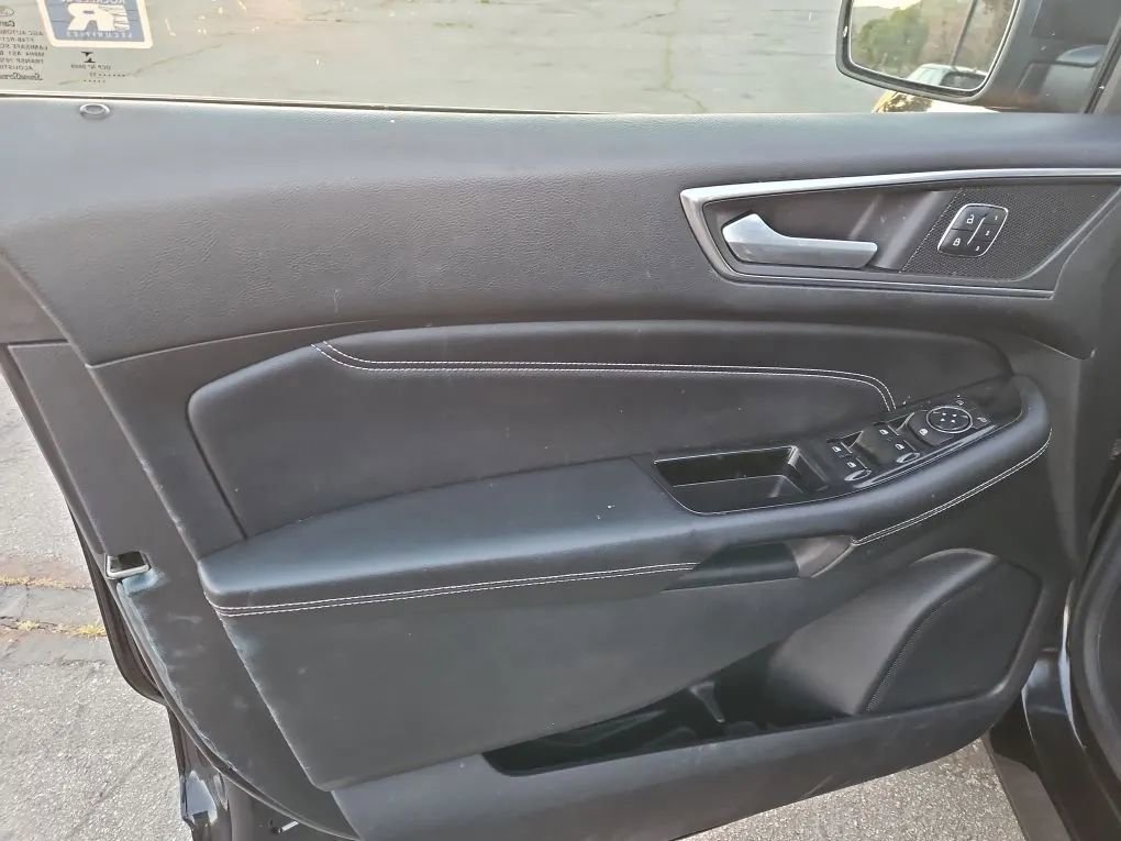 Used 2015 Ford Edge Titanium w/ Equipment Group 302A image 28