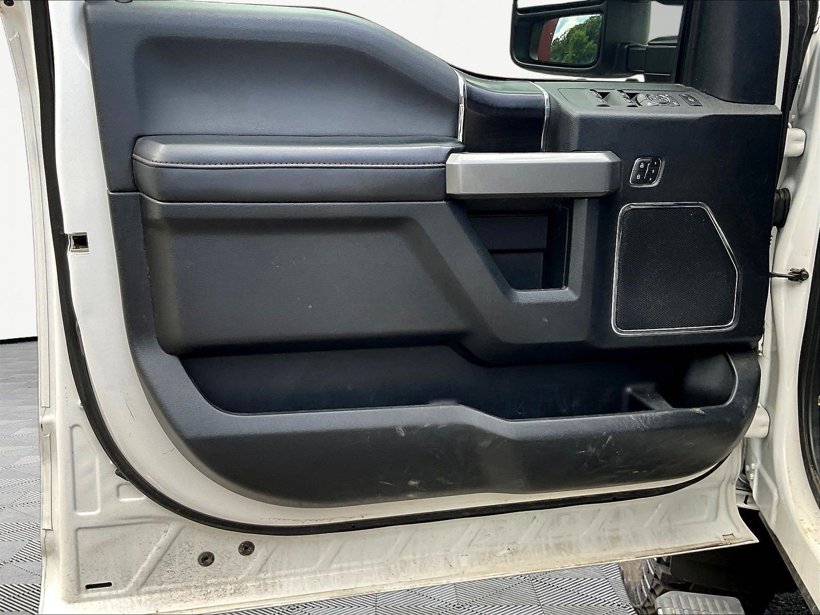 Used 2019 Ford F350 Platinum w/ Platinum Ultimate Package AWD/4WD image 21