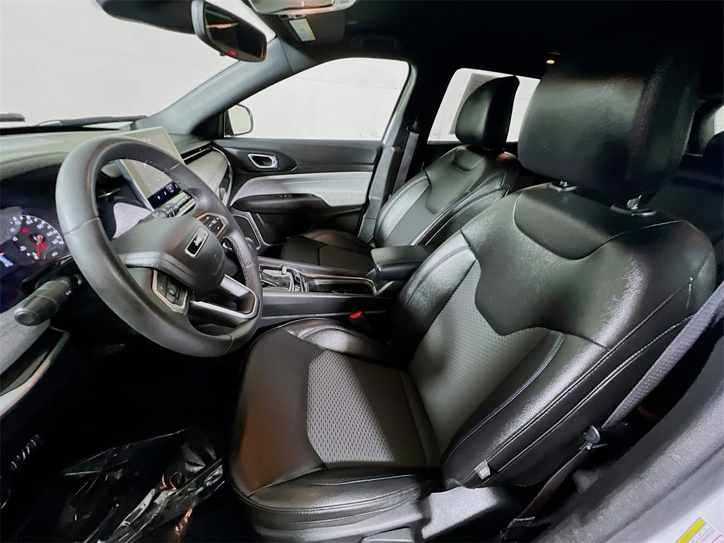 Used 2024 Jeep Compass Latitude image 18