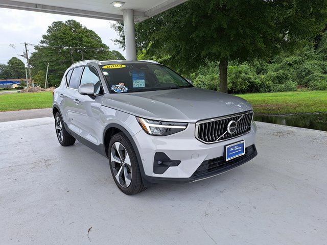 Used 2023 Volvo XC40 B5 Plus w/ Driver Assist Package