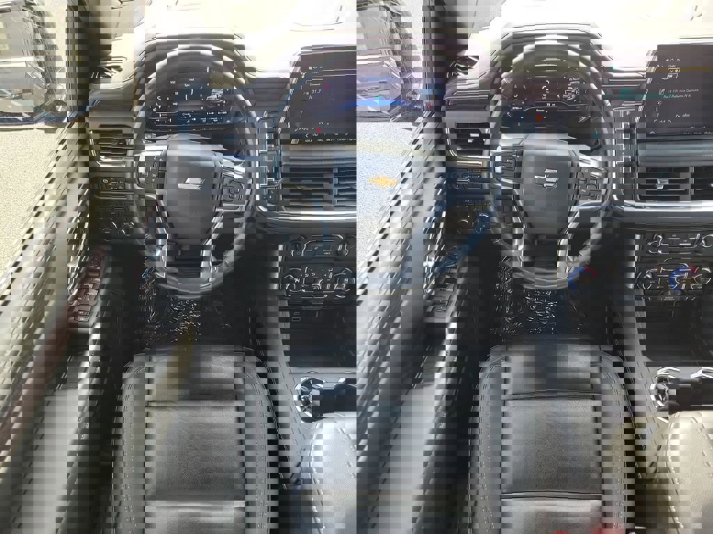 Used 2024 Chevrolet Suburban LT image 14